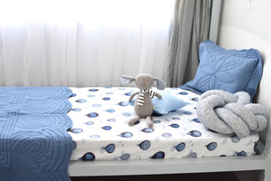 White jersey fabric cot fitted cot sheet with blue hot air ballons and clouds